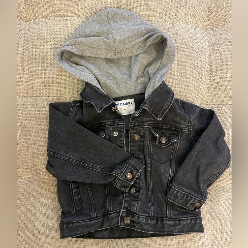 Old navy hooded jean jacket in good condition!